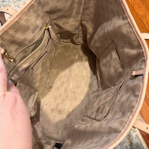 Michael Kors MK Large pale pink tote purse - Picture 5 of 16